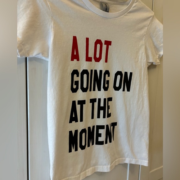 ALOT GOING ON AT THE MOMENT TSHIRT XS so cute 100% Cotton ❤️🖤🤍❤️ - Picture 3 of 3